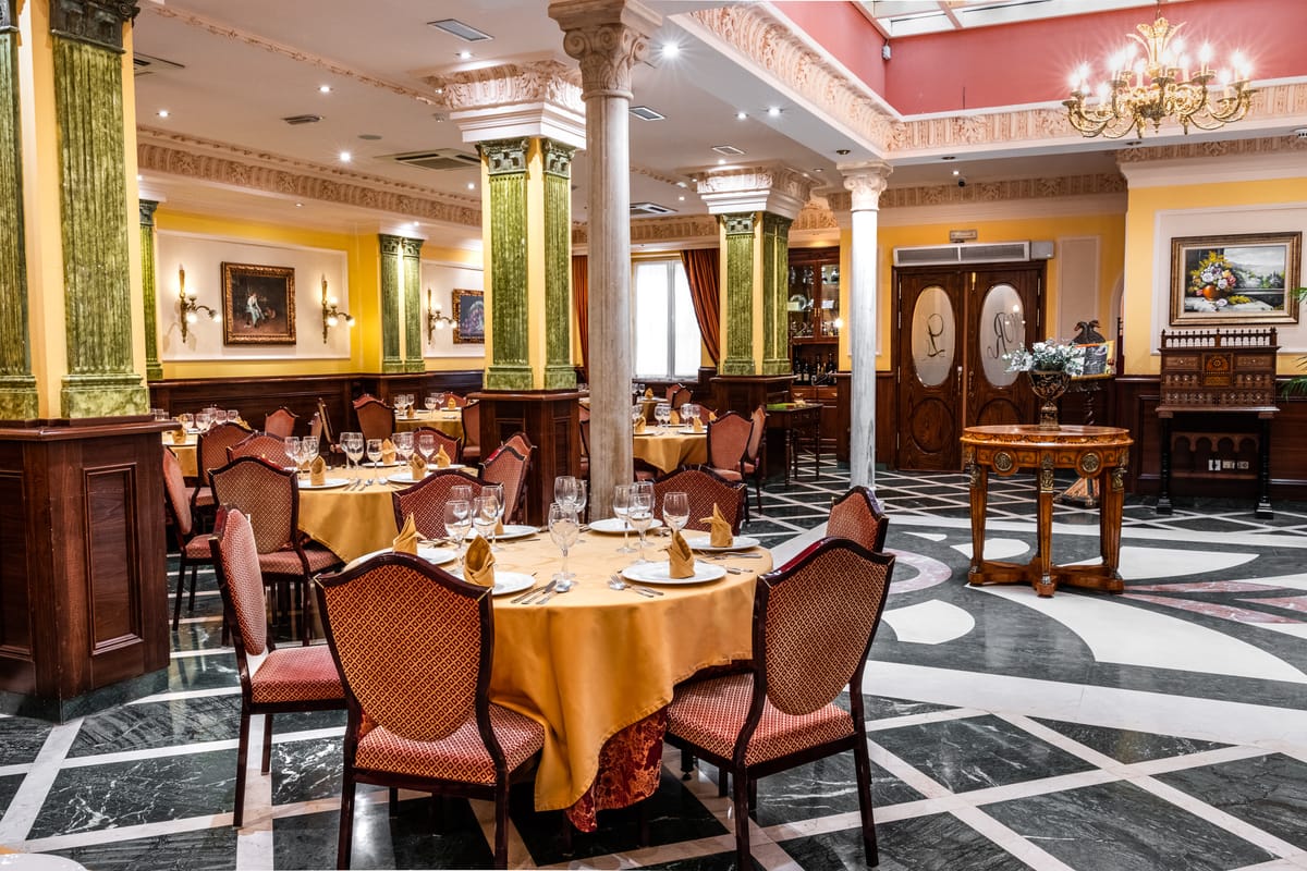 HOTEL REINA CRISTINA — 1