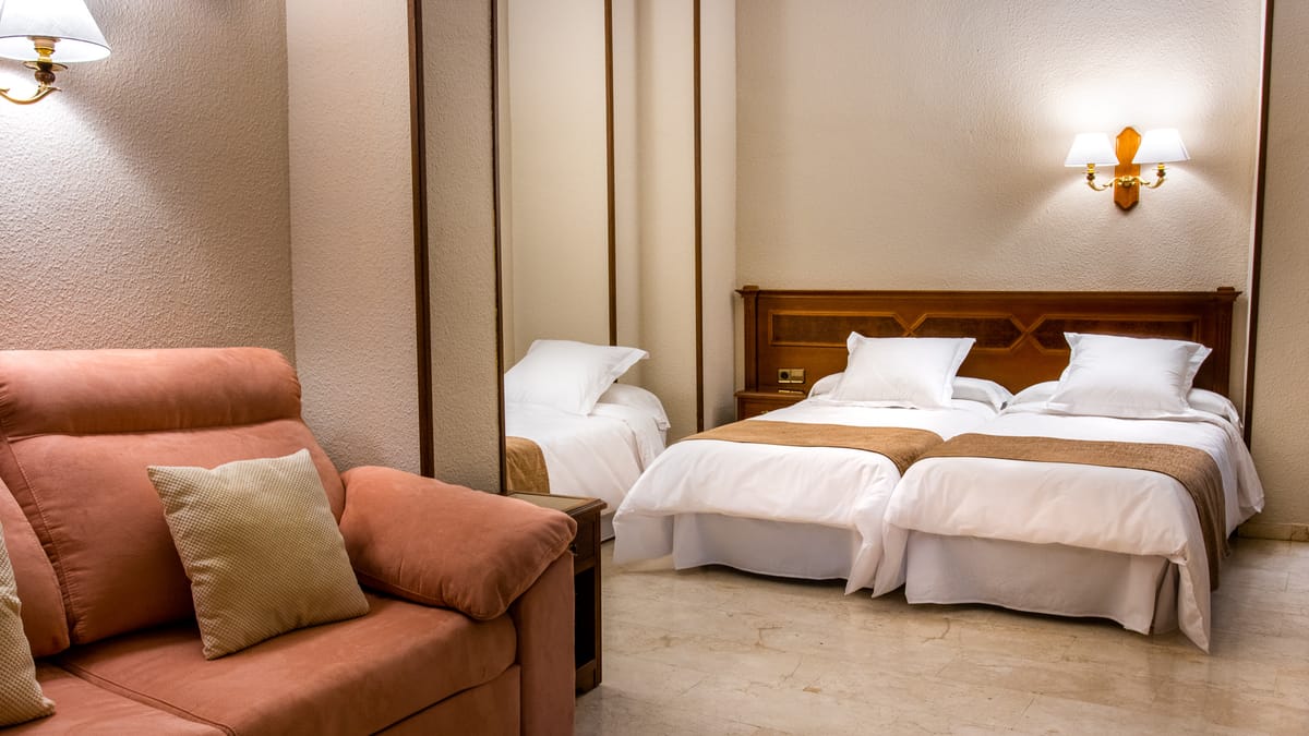 HOTEL REINA CRISTINA — 3