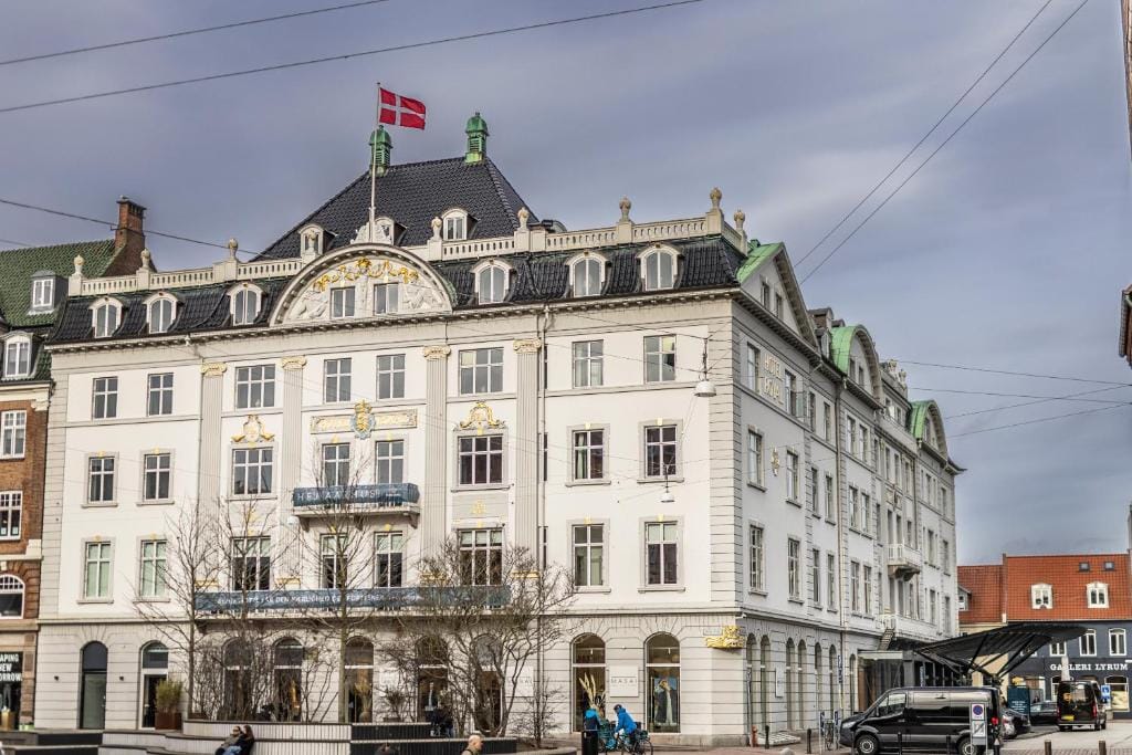 Hotel Royal — 1
