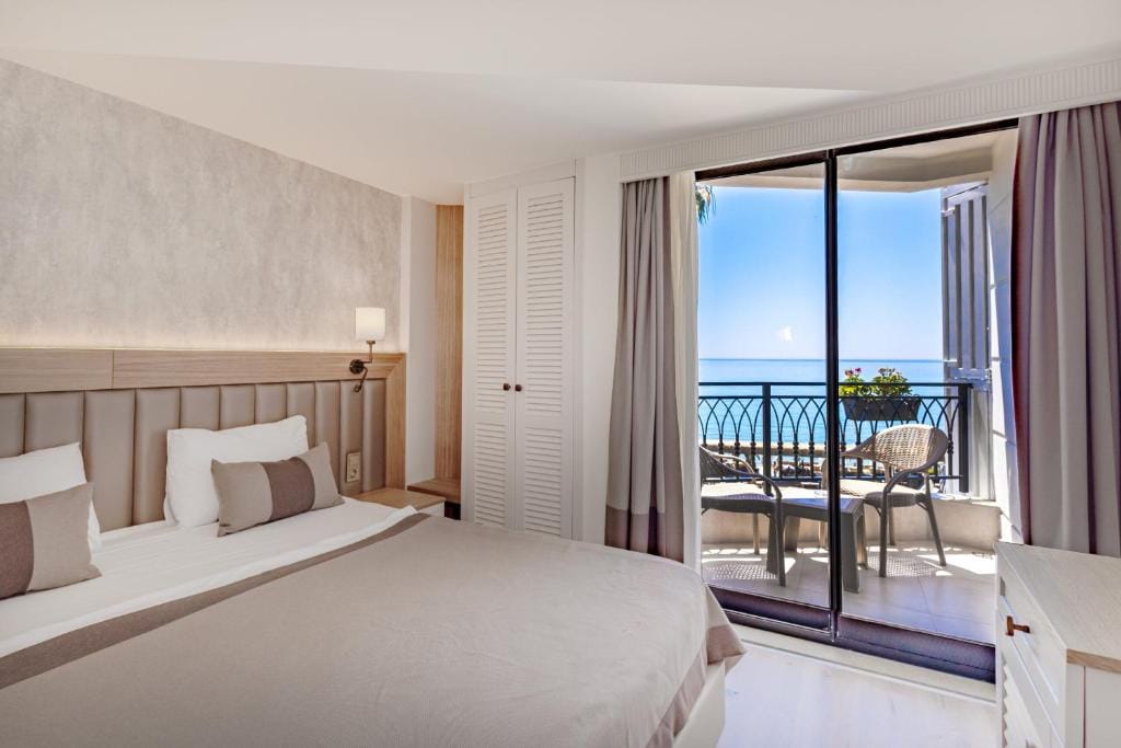 DeMANOR HOTEL ADULT ONLY — 2