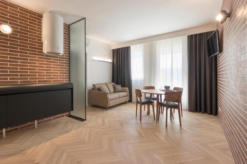 Metropolitan Suites — 3