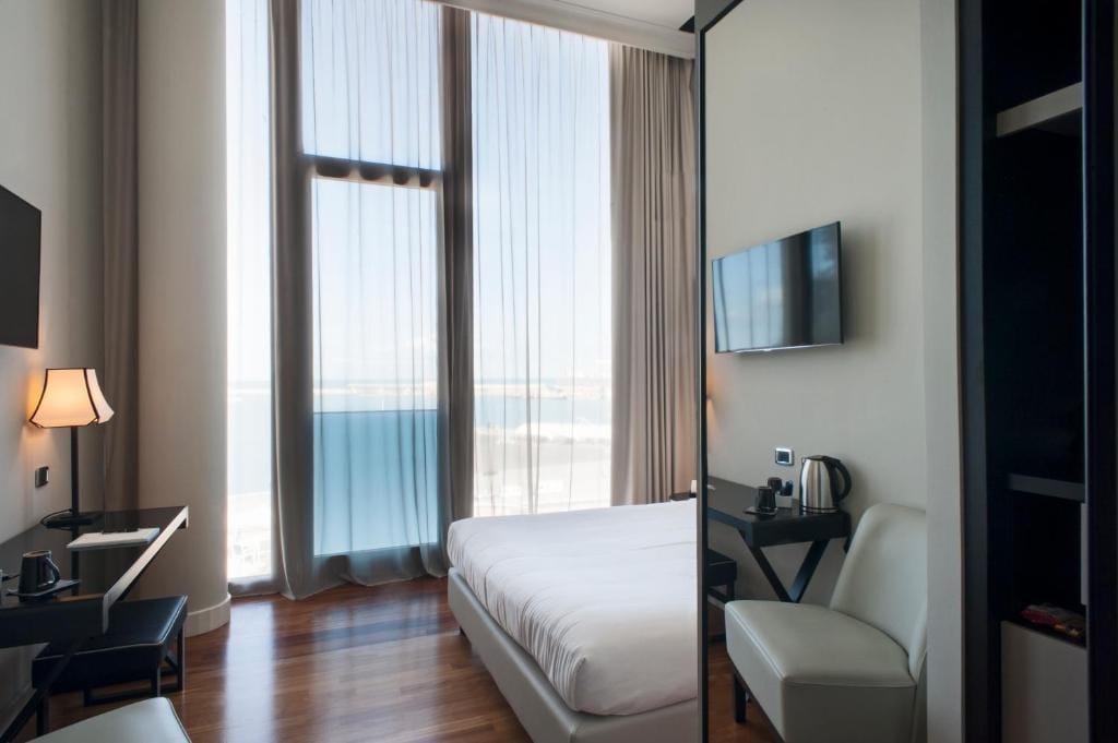 SeePort Hotel — 5
