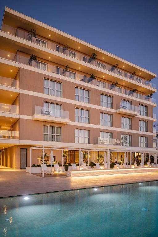 B21 Lifestyle Hotel — 1