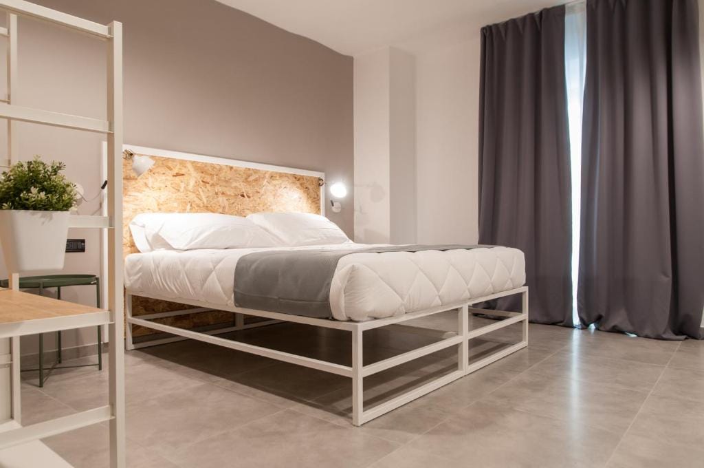 IRON Hotel — 1