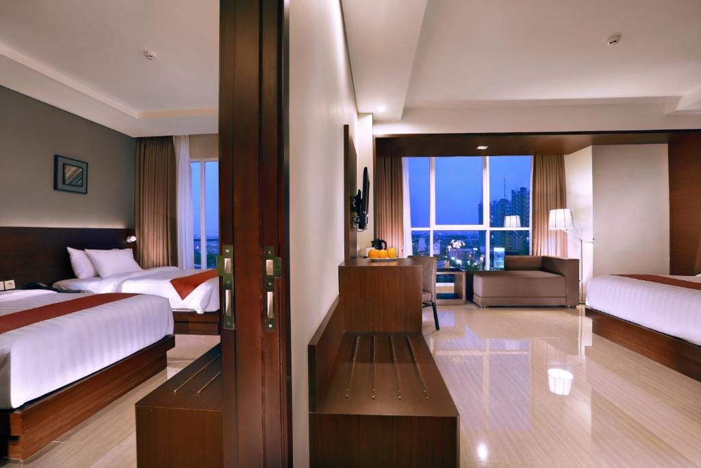 Aston Imperial Bekasi Hotel & Conference Center — 2