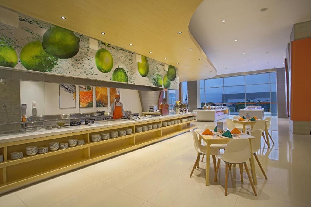 HARRIS Hotel & Conventions Bekasi — 5