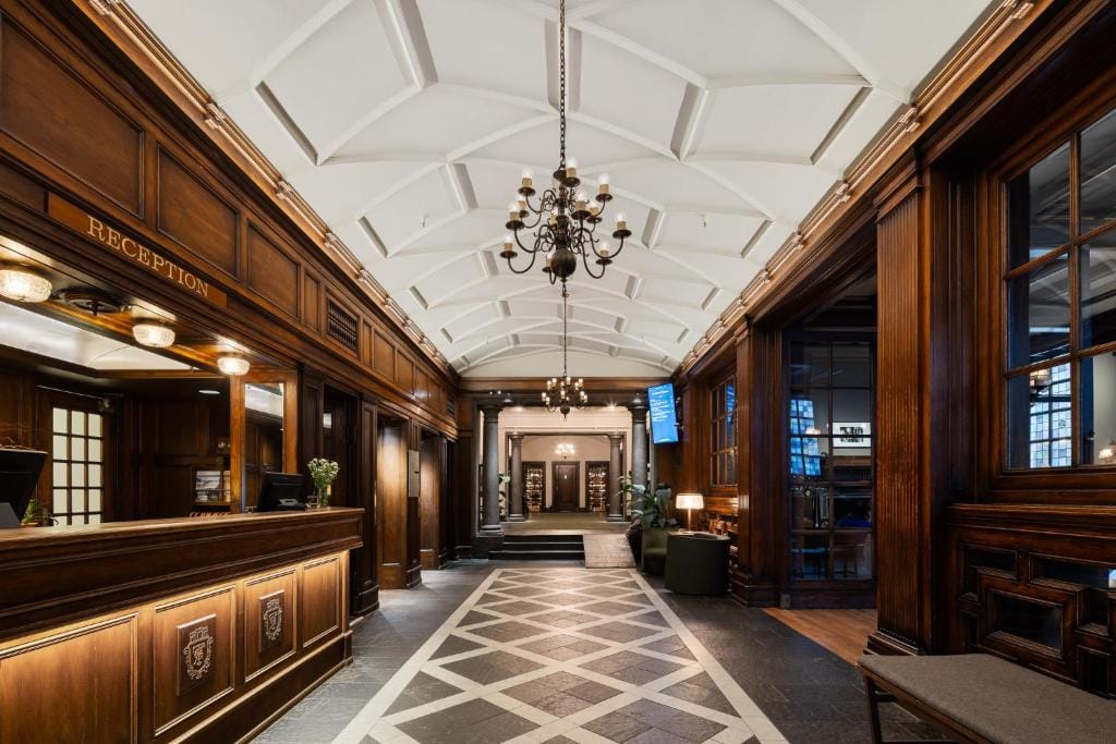Grand Hotel Terminus — 1