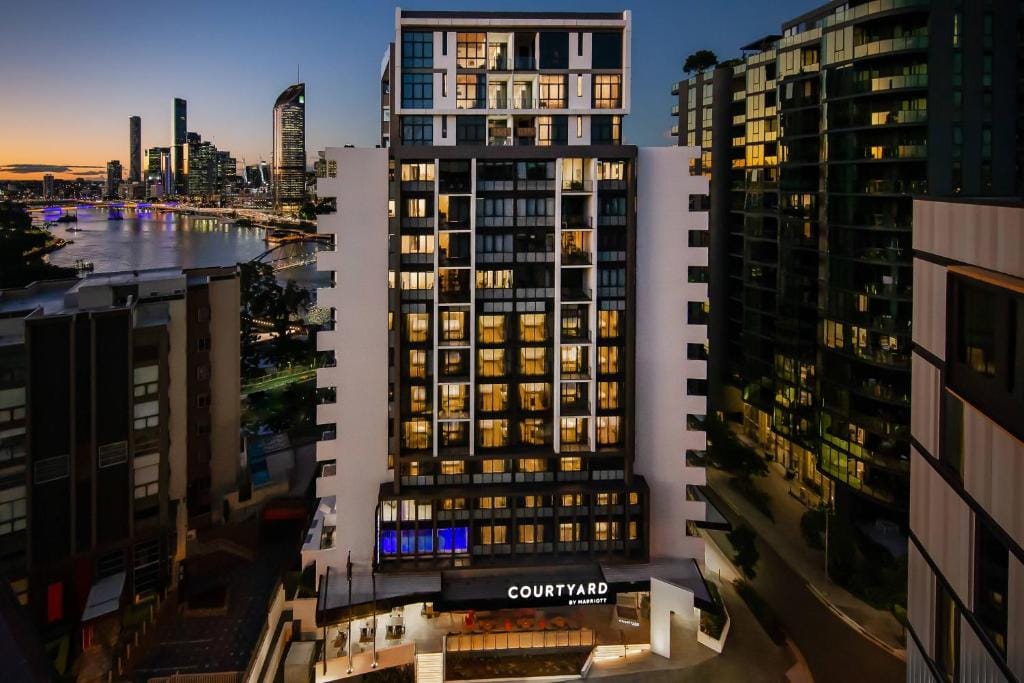 Courtyard by Marriott Brisbane South Bank — 1