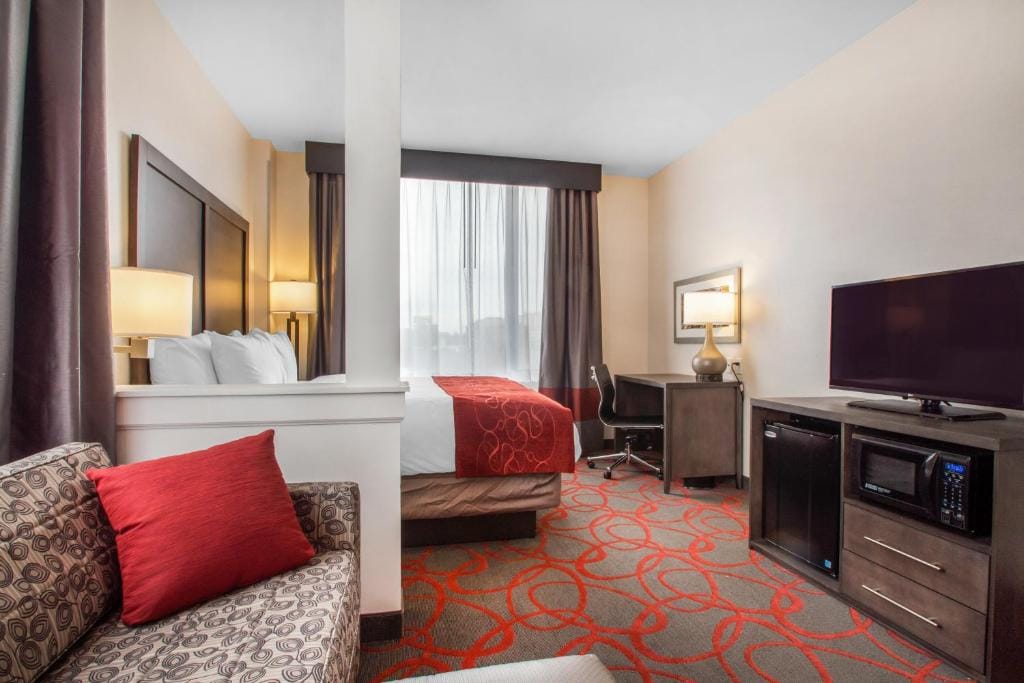 Comfort Inn & Suites near Stadium — 4
