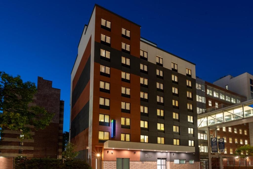 Holiday Inn Express & Suites Bronx - Barnabas area by IHG — 4