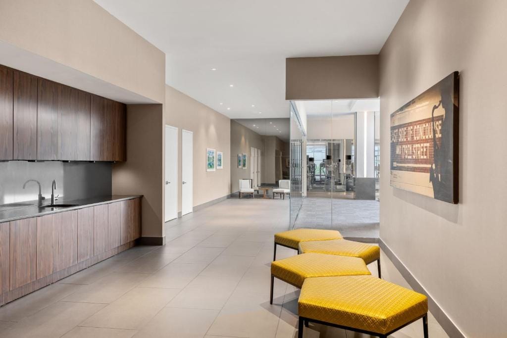 Residence Inn by Marriott The Bronx at Metro Center Atrium — 4