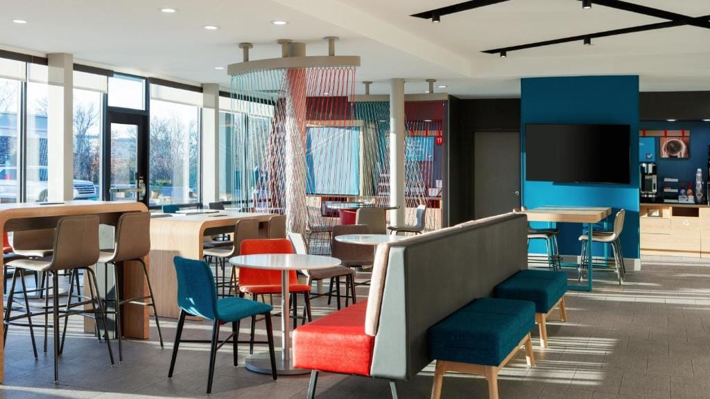 avid hotels - Brooklyn Dyker Heights by IHG — 3