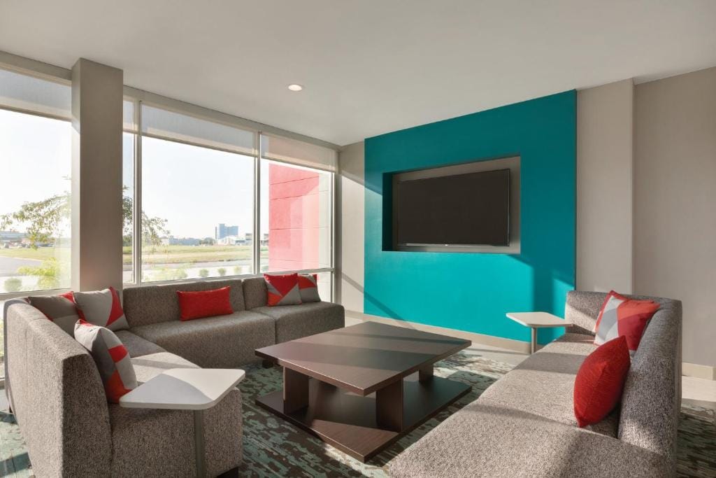 avid hotels - Brooklyn Dyker Heights by IHG — 4