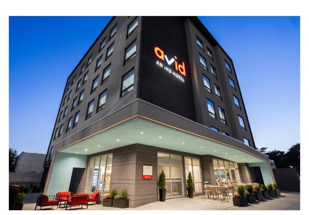 avid hotels - Brooklyn Dyker Heights by IHG — 5