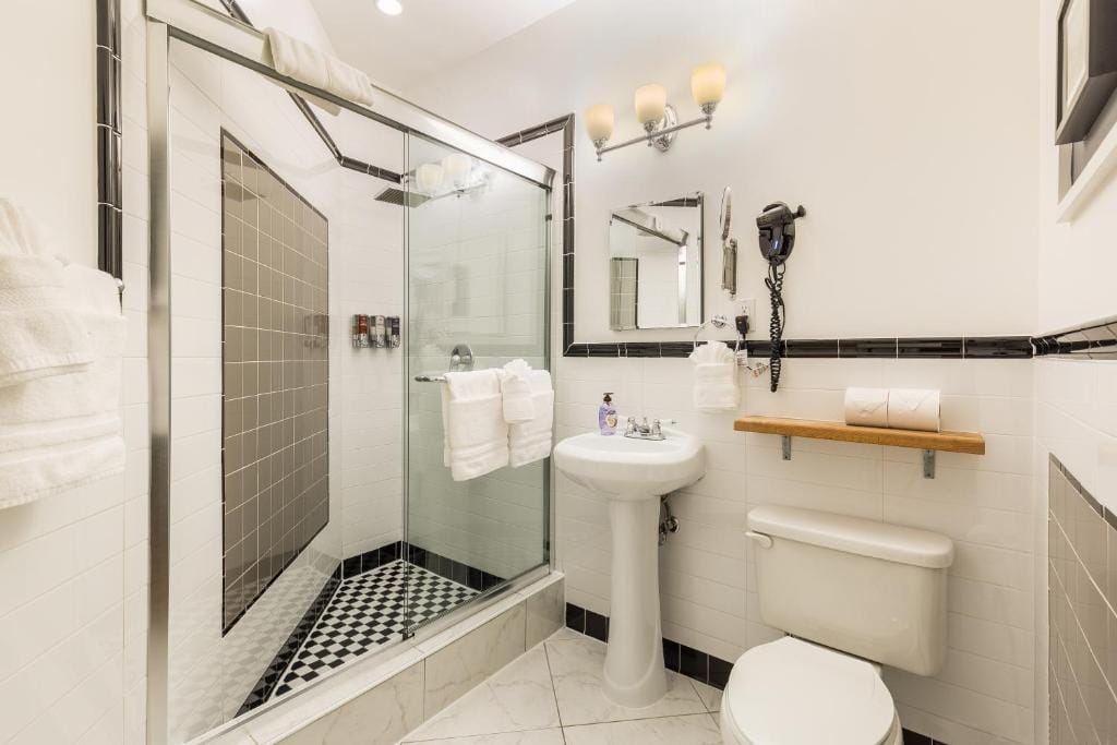 Henry Norman Hotel — 3