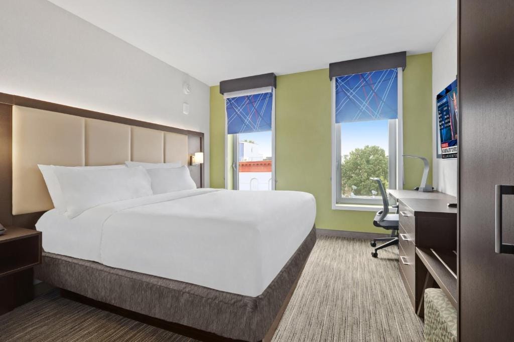 Hotel 1200 — 1