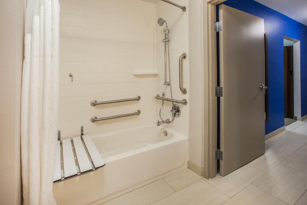 Hotel 1200 — 3