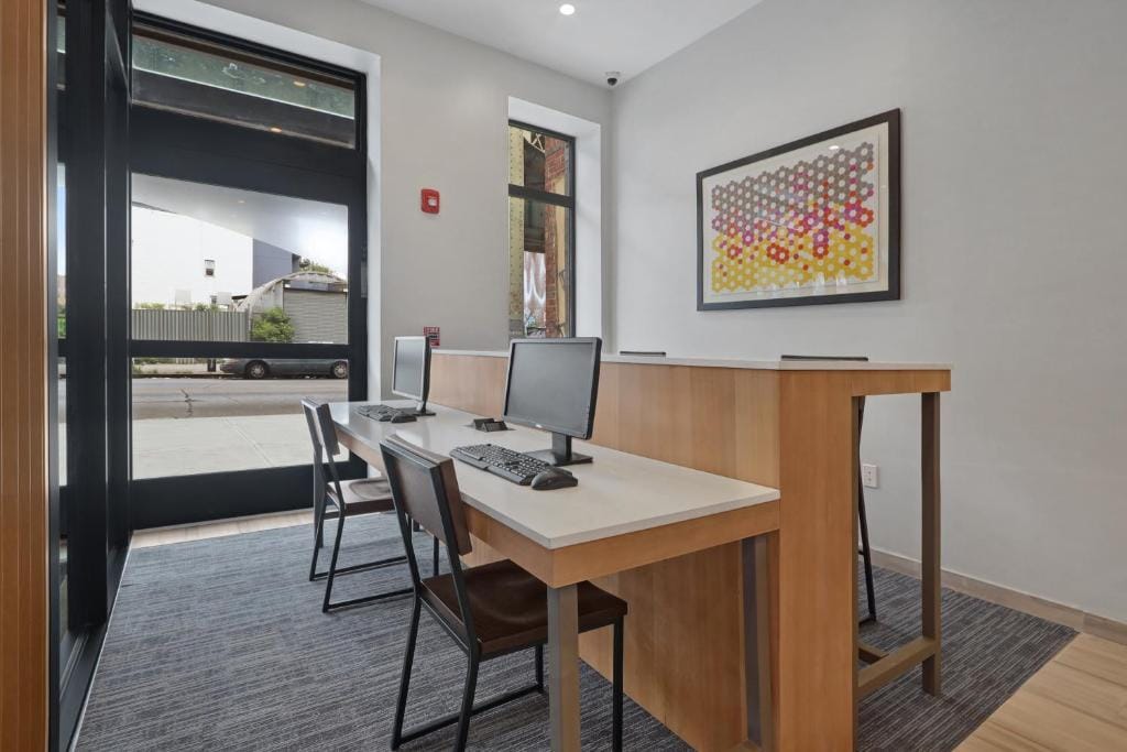 Hotel 1200 — 4