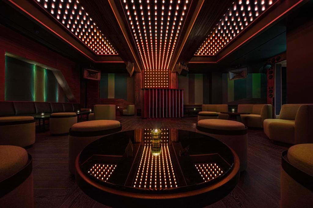 Moxy Brooklyn Williamsburg — 2