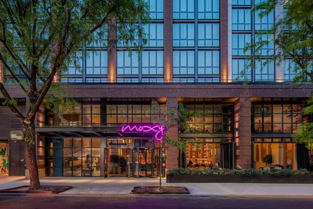 Moxy Brooklyn Williamsburg — 4