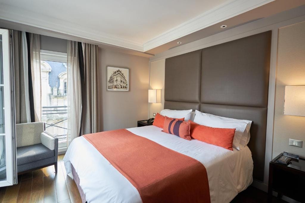 Carles Hotel — 1