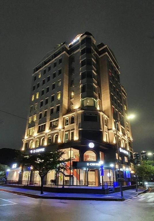 AG405 Hotel — 1
