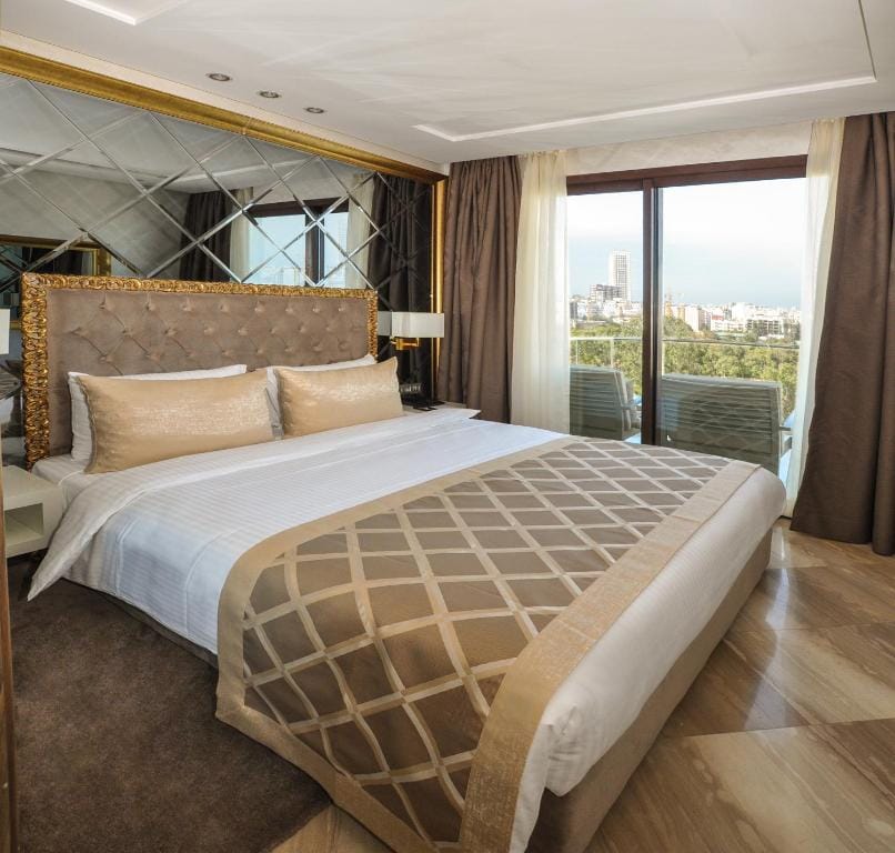 Suite Hotel Casa Diamond — 2