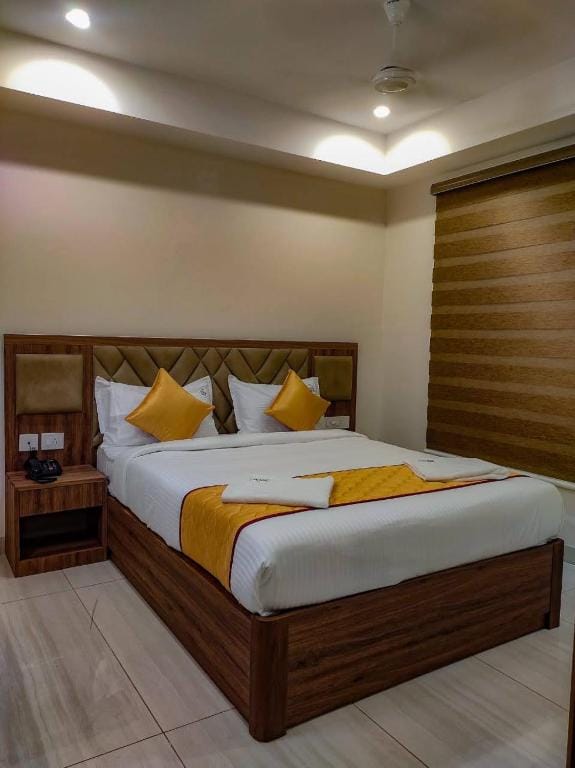 RR Mount Elite Suites — 1