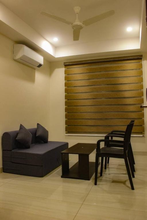 RR Mount Elite Suites — 3