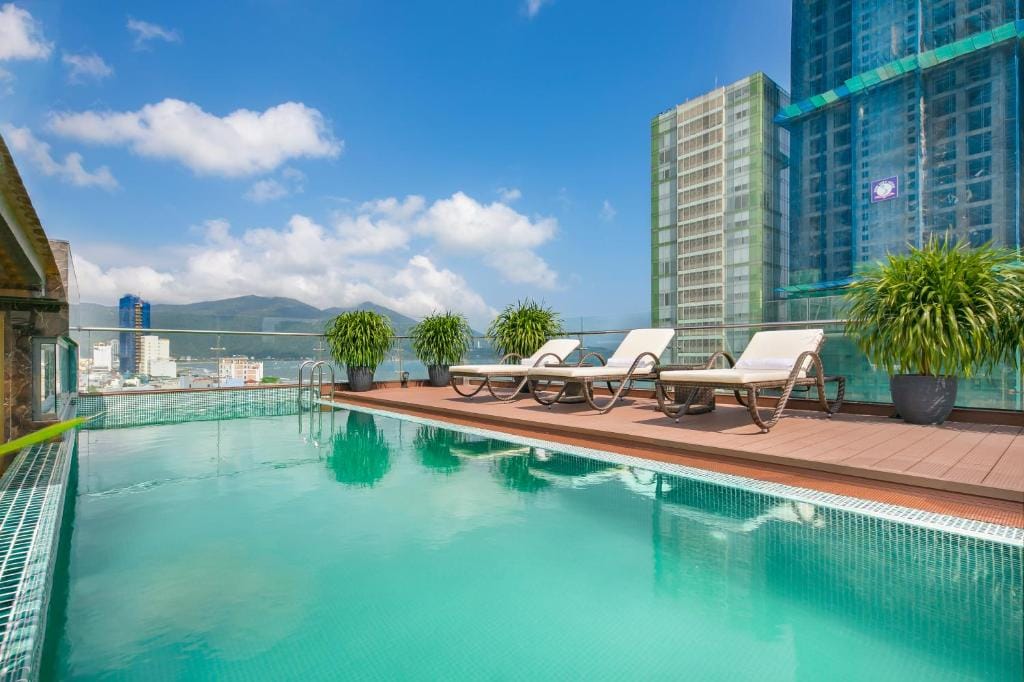 Dolphin Hotel and Apartment — 1