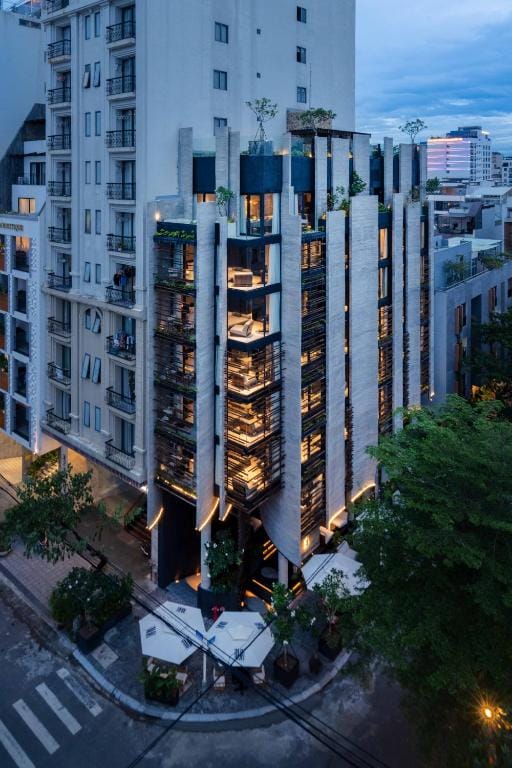Hôtel de Soie — 1