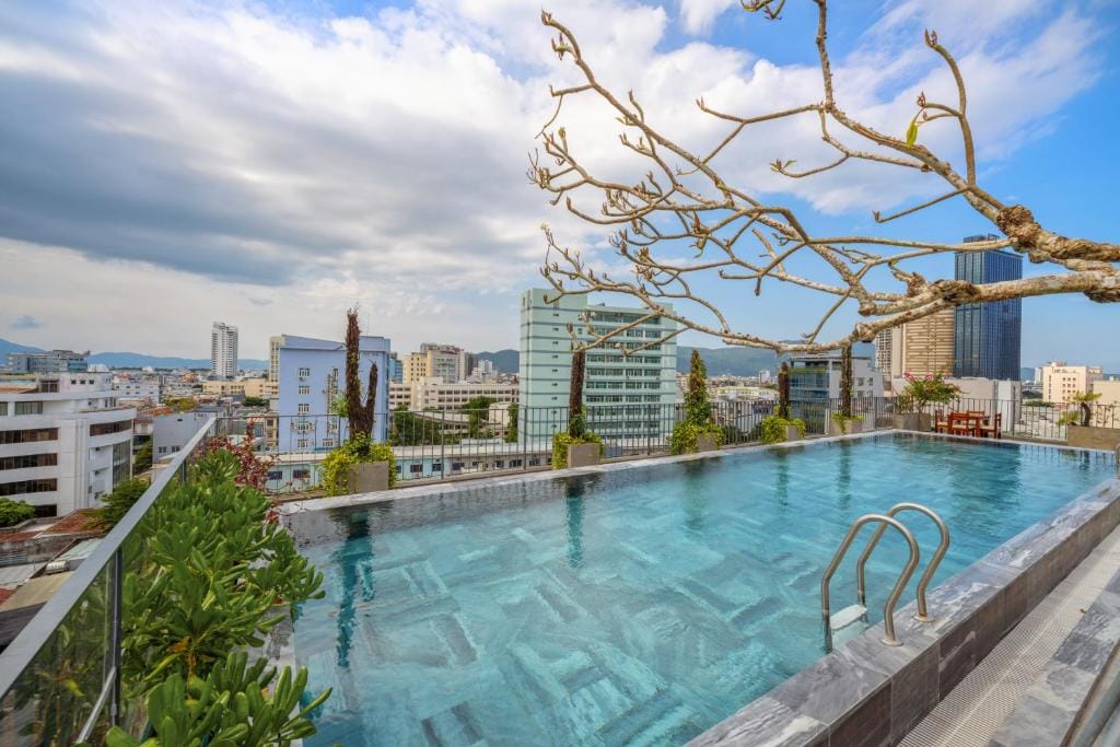 Vernal Hotel & Apartment Da Nang — 1