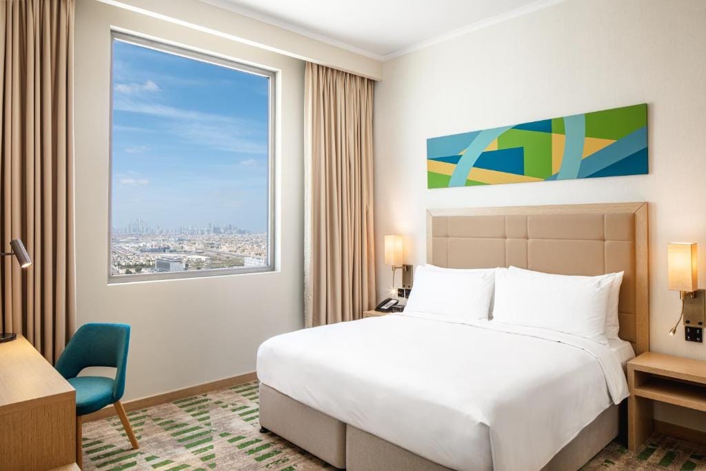 Holiday Inn & Suites - Dubai Science Park by IHG — 4