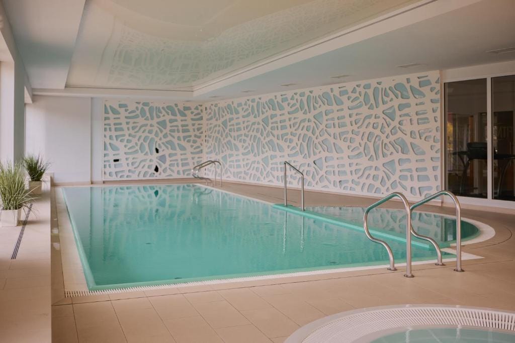 Waterlane Island - Riverview Pool, SPA & Gym by Downtown Apartments — 3