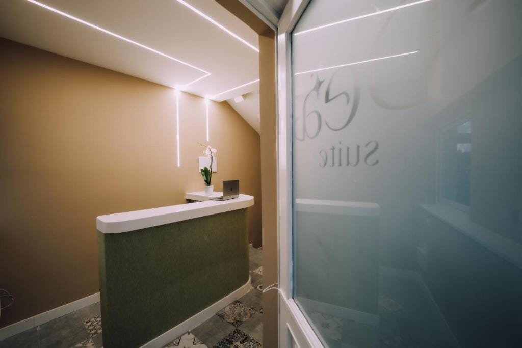 DEA SUITE — 3