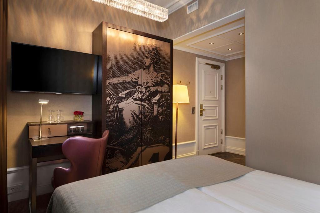 Elite Plaza Hotel — 2