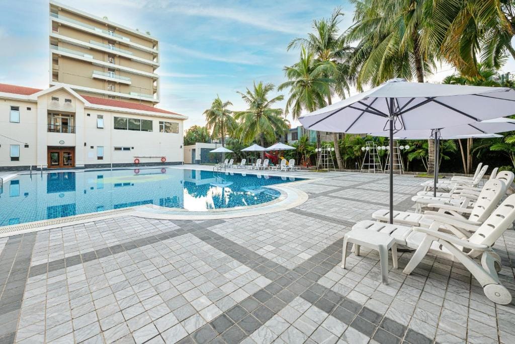 Sunflower Hotel & International Village — 4