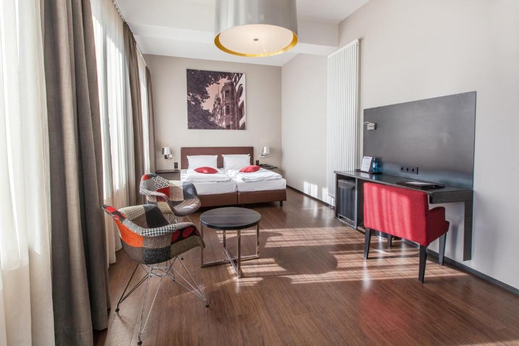 Hotel Volksschule — 2