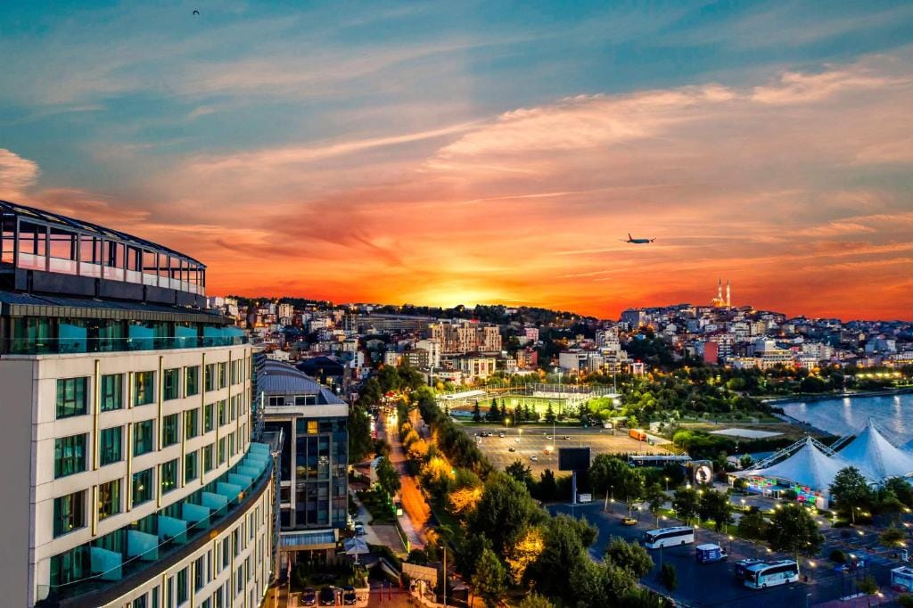 Arise Hotel Golden Horn — 1