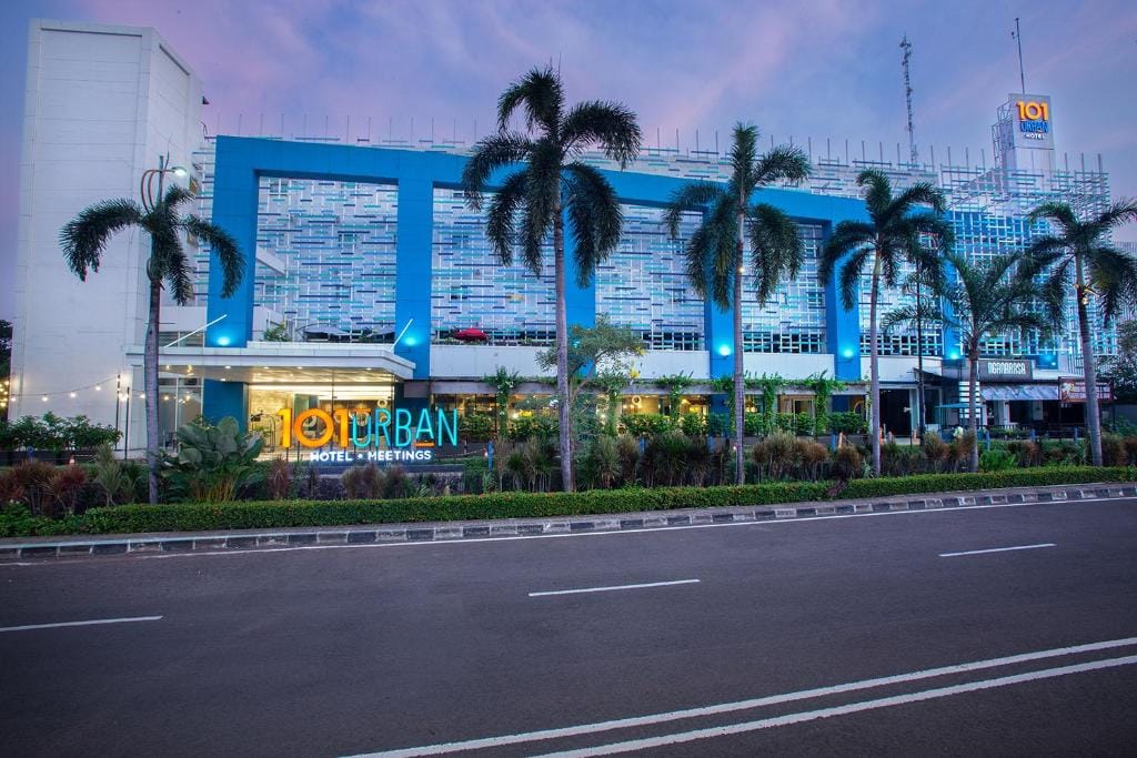 1O1 URBAN Jakarta Kelapa Gading — 1