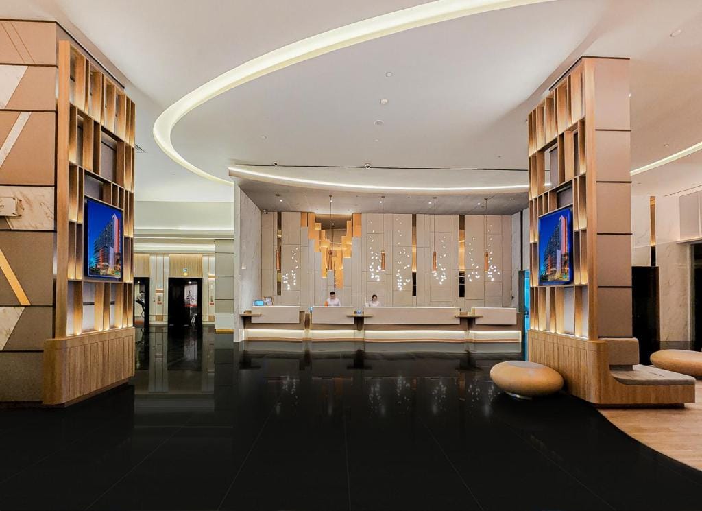 HARRIS Hotel and Conventions Kelapa Gading Jakarta — 1