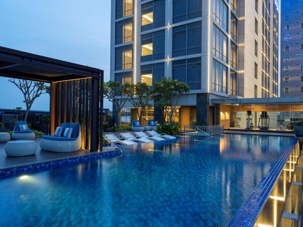 Hilton Garden Inn Jakarta Taman Palem — 4