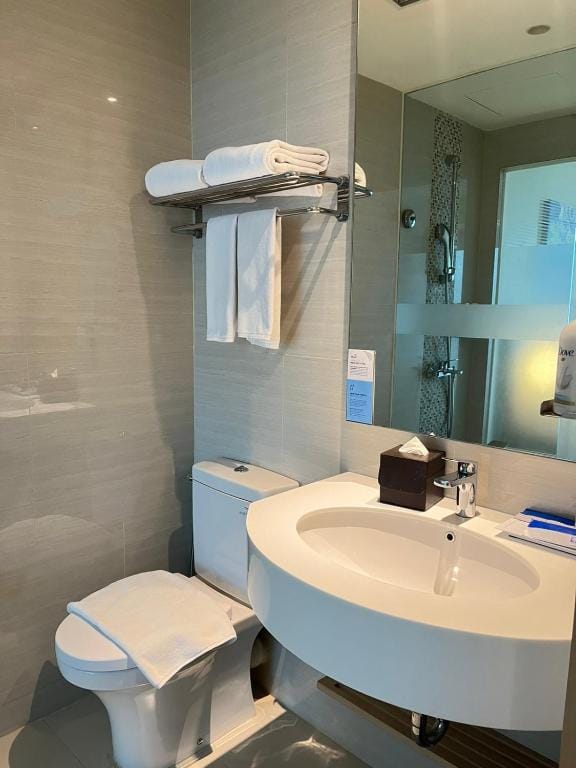 Holiday Inn Express Jakarta International Expo by IHG — 3