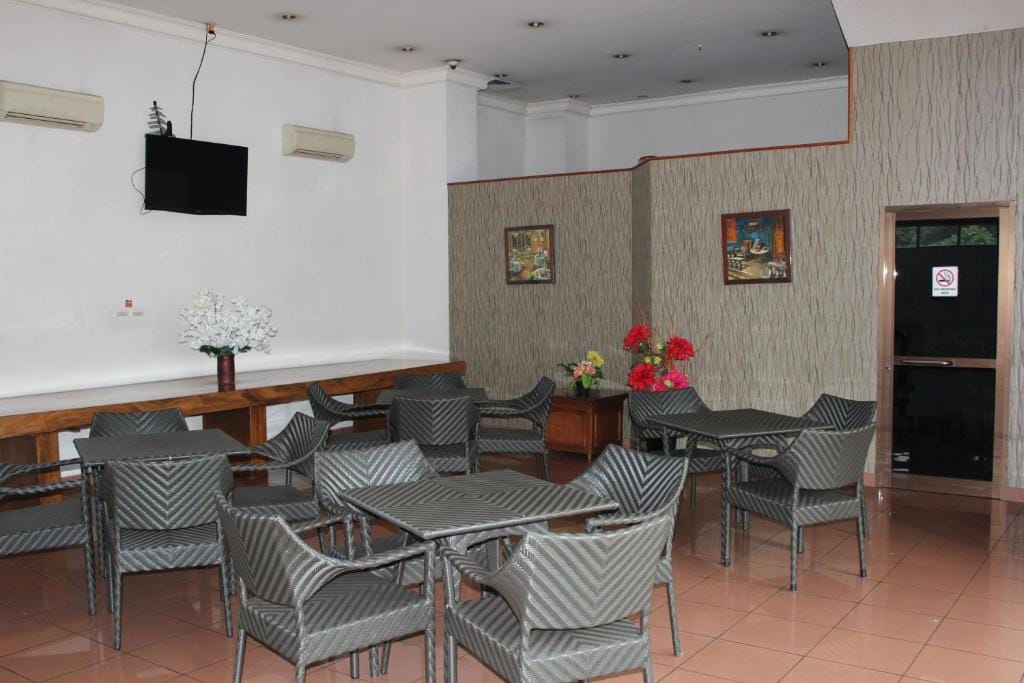 Hotel 678 Cawang powered by Cocotel — 4