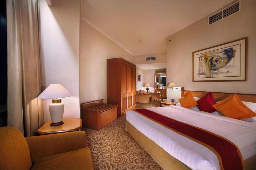 Menara Peninsula Hotel — 2