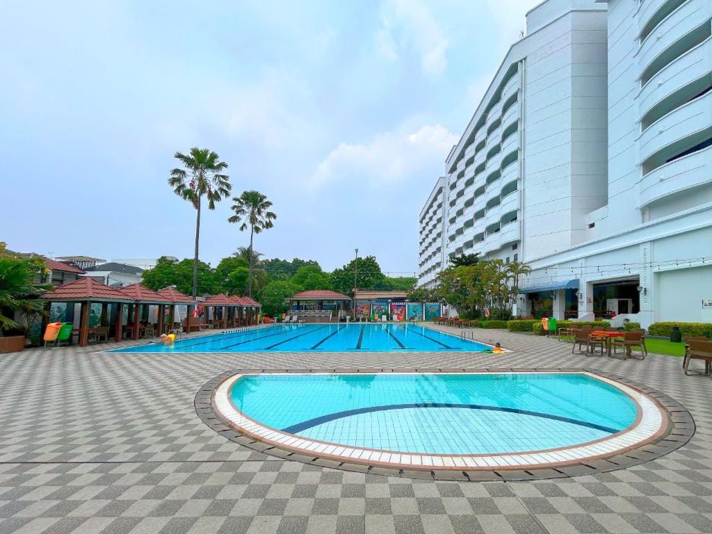 Sunlake Waterfront Resort & Convention — 4