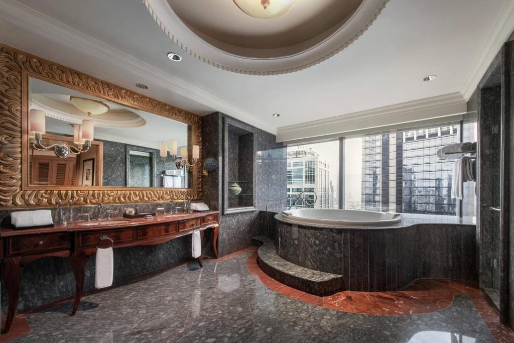 The Ritz-Carlton Jakarta, Mega Kuningan — 3