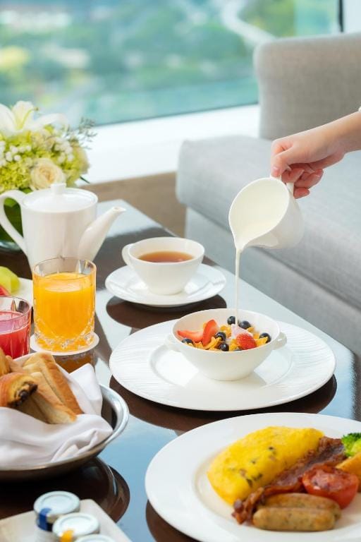 The Ritz-Carlton Jakarta, Pacific Place — 3