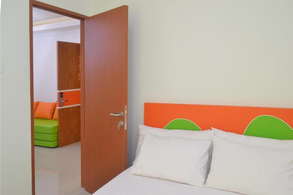 Titanium Express HomTel — 2