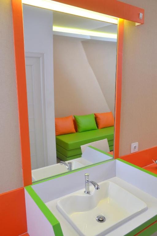Titanium Express HomTel — 3